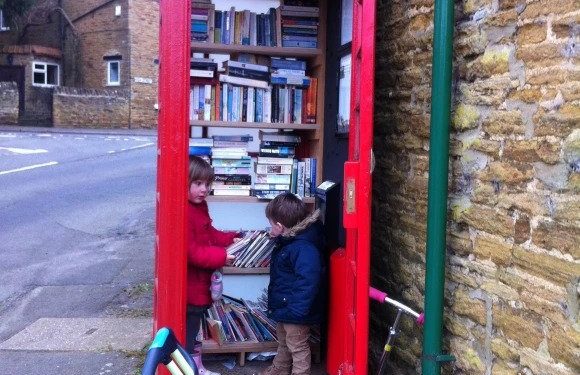 Image of a telephone booth book exchange phone box